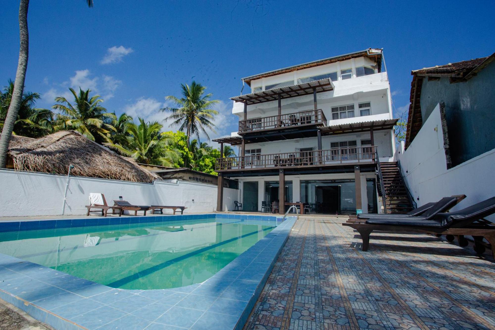 Lucky Seven Hikkaduwa Hotel Exterior photo