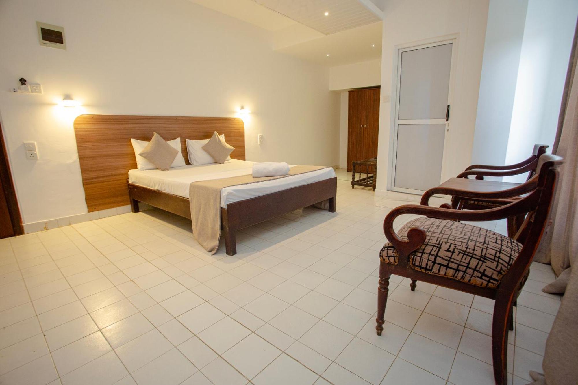 Lucky Seven Hikkaduwa Hotel Exterior photo