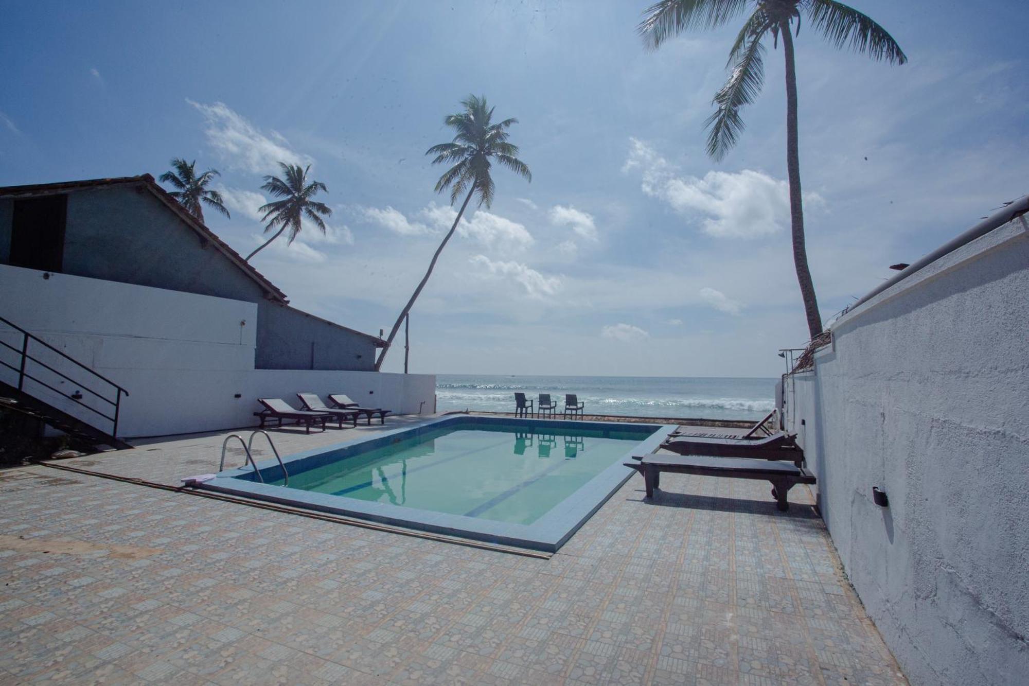 Lucky Seven Hikkaduwa Hotel Exterior photo