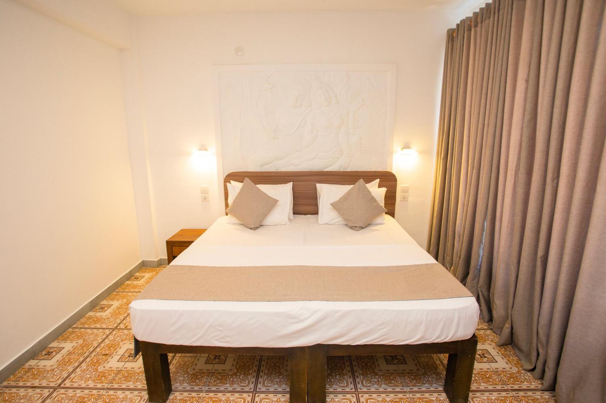 Lucky Seven Hikkaduwa Hotel Exterior photo