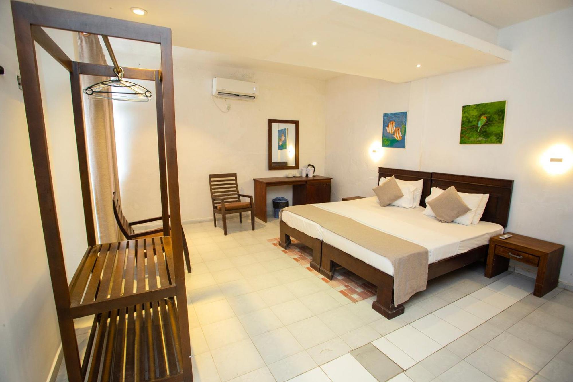 Lucky Seven Hikkaduwa Hotel Exterior photo