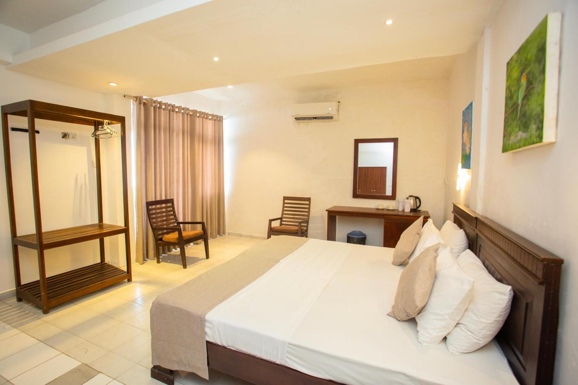 Lucky Seven Hikkaduwa Hotel Exterior photo