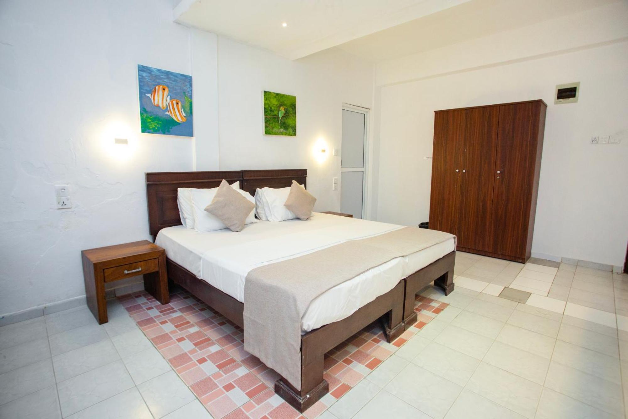 Lucky Seven Hikkaduwa Hotel Exterior photo